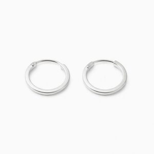 Kleine zilveren oorringen met vierkante buis