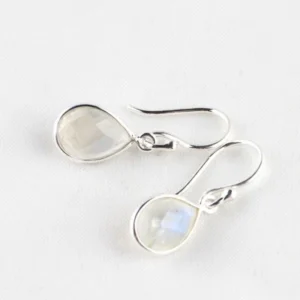 Kleine zilveren oorbellen met Maansteen