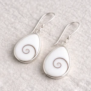 Zilveren oorbellen met schelp - sfeer