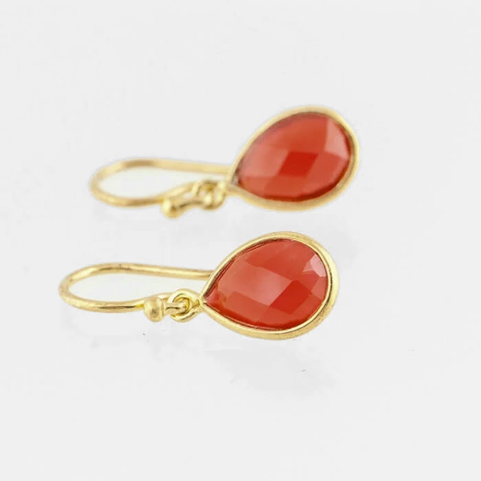 Kleine verguld zilveren oorbellen met Carneool steen - liggend