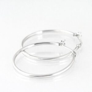 Zilveren oorringen met vierkante buis en hefboomsluiting – 925 Sterling zilver - liggend