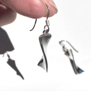 Zilveren oorbellen twist sfeer.jpg 19 53 08 037