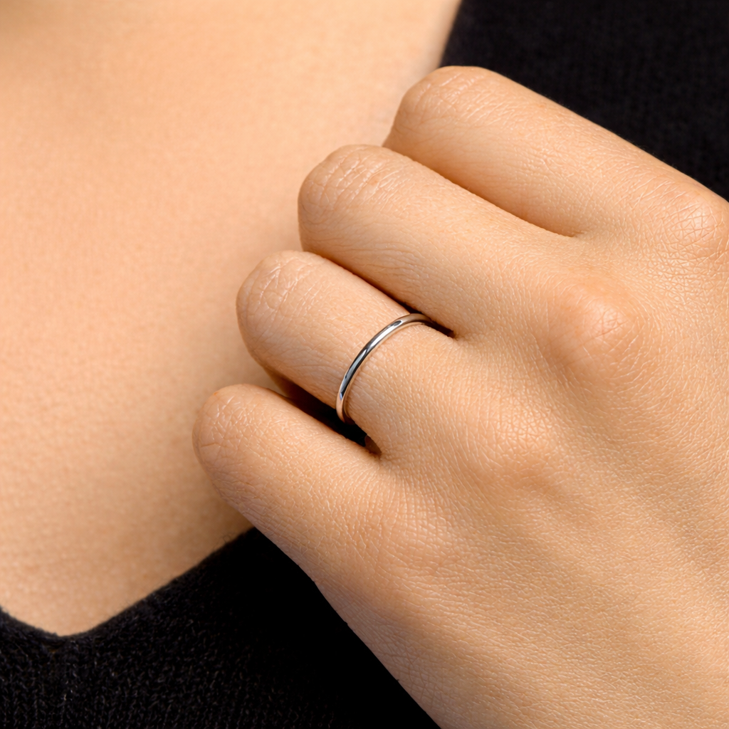 Gerhodineerd zilveren aanschuifring - gedragen aan hand