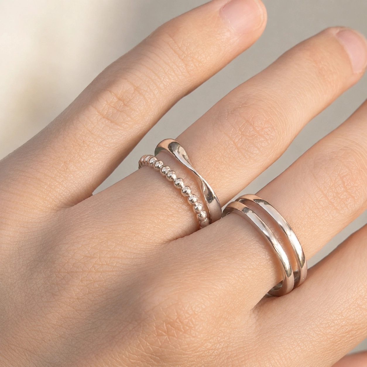 Zilveren ringen aan hand dubbel - 925 zilver